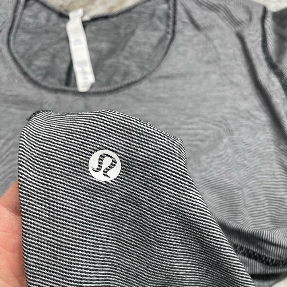Lululemon Yogini 5 Year Long Sleeve Tee in Wee Stripe Black White size 8